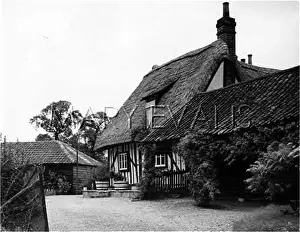 Laver: THATCHED FARMHOUSE