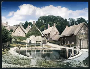 Incolourisedpic: THATCHED VILLAGE 1930S