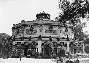 Comedie: Theatre Marigny, 1935