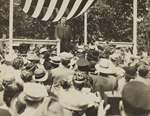 Lcgr1705: Theodore Roosevelt campaigning for President in
