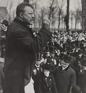 Evanston: Theodore Roosevelt delivering a speech, Evanston