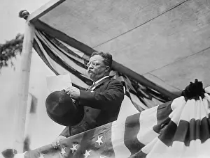 Lcgr1705: Theodore Roosevelt speaking on the day of his return