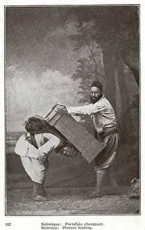 Thesalonica: Thessaloniki, Greece - Porters Loading up