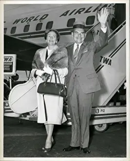 Dewey: Thomas E Dewey and wife arrive at Idlewild Airport, New York