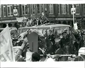 Newham: Thousands of West Ham Fans Greet their Team