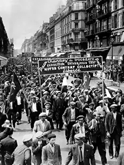 Mingled: Thousands of workmen of Paris parade with ?