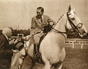 Dunraven: Tim Hyde presented with Dunraven Cup 1949