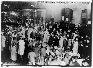 TITANIC, Crowd awaiting survivors from the ?