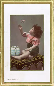 Rapt: Todder blowing bubbles