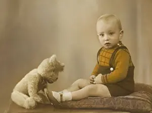 C1936: TODDLER WITH TEDDY C1936