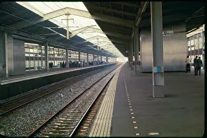 Lousada: Tokaida Train Station, Japan