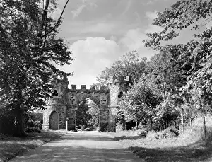 Gatehouses: TOLLYMORE BARBICAN GATE
