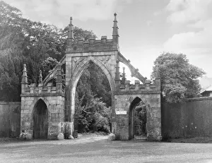 Gatehouses: TOLLYMORE ENTRANCE GATE