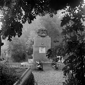 Philospher: Tomb of Karl Marx, Highgate Cemetery