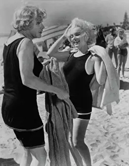 Cross Dressing: Tony Curtis - Marilyn Monroe
