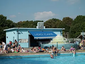 Heatwave: Tooting Bec Lido, Tooting Bec Road, Streatham, London
