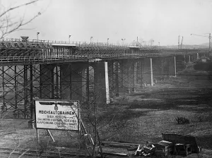 Schemes: Topping out ceremony of a highway bridge