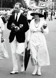 Flannels: Torquay, Couple 1920