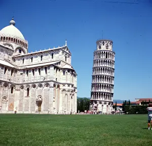 Assumption: Torre pendente di Pisa