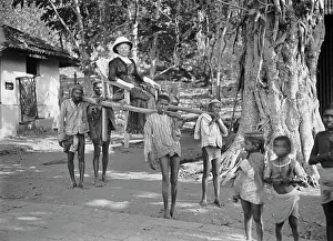 Bevlkerung: Tourist with Carriers around 1912