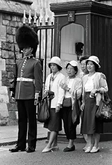 Busby: Tourists and guardsman, Windsor