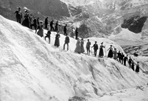 Grindelwald: Tourists on the Ice