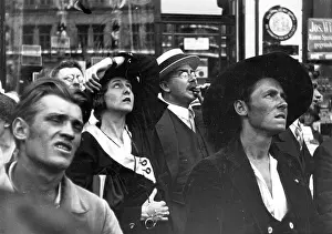 Glockenspiel: Tourists in Munich