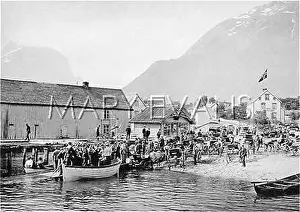 Fjords: TOURISTS IN NORWAY
