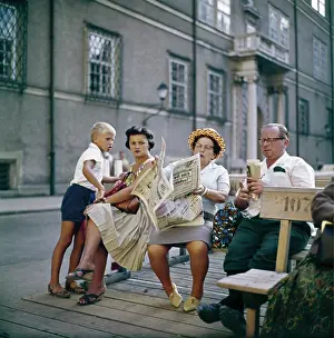 Jedermann: Tourists sitting on the stand for Jedermann