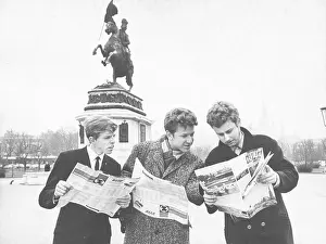 Plazas: Tourists at Vienna's Heldenplatz