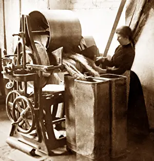 Balling: A tow balling machine, linen production, Victorian period