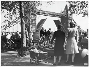 Pram: TOWER BRIDGE 1940S