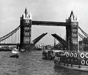 Skylark: TOWER BRIDGE 1950S