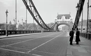 1945 1980: Tower Bridge