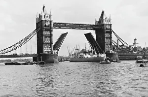 Bascules: TOWER BRIDGE