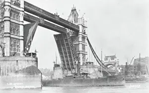 Bascule: Tower Bridge in Action