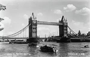 Showcases: Tower Bridge in London