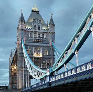 Bascule: Tower Bridge, London, UK