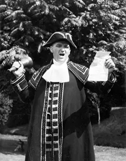 Criers: TOWN CRIER/CONTEST