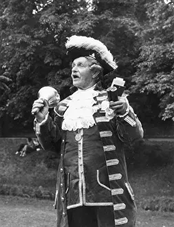Criers: TOWN CRIER/CONTEST
