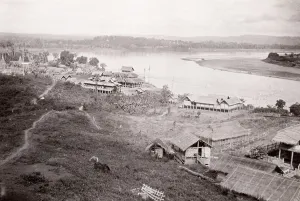 Chindwin: Town of Mingin, Chindwin River, Burma, Myanmar