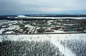 Prompting: Town of Vuktyl, 1993