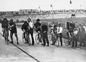 Helpers: Track cyclists before the start, 1929
