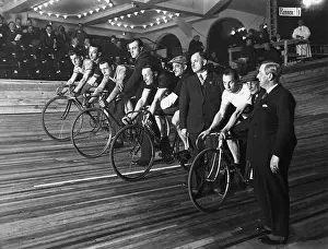 Helpers: Track cyclists before the start, 1930