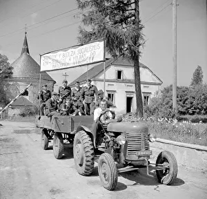 Lomoz: Tractor - Border Guard - elections