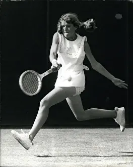 Appel: Tracy Austin in tennis match at Wimbledon