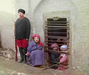 Bslo: Traditional Central Asian prison, with cells ?