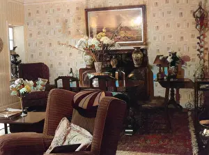 Comfy: TRADITIONAL LOUNGE