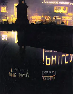 Incolourisedpic: TRAFALGAR SQUARE LIGHTS