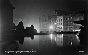 Highlighting: Trafalgar Square at Night